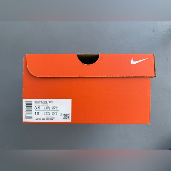 Nike Vomero Plus Sneakers - Picture 3 of 3